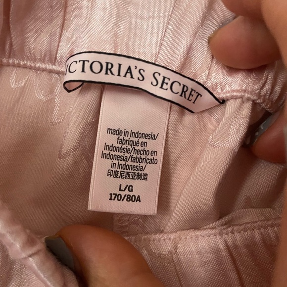 Victoria Secret Silk Pajama Shorts size Large - Picture 5 of 5